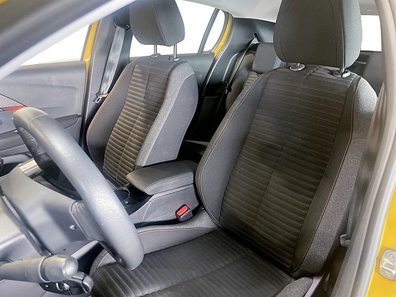 Peugeot e-208 4 of 15