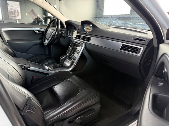 Volvo XC70 9 of 15