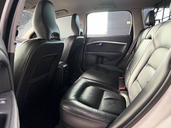 Volvo XC70 14 of 15
