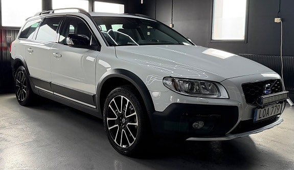 Volvo XC70 2 of 15