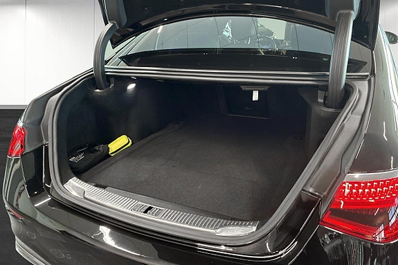Mercedes-Benz S580 e 12 of 30