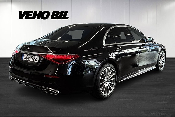 Mercedes-Benz S580 e 3 of 30