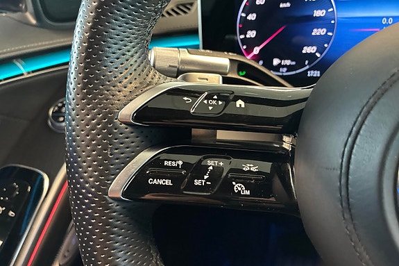 Mercedes-Benz S580 e 29 of 30