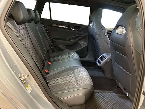 Volkswagen Passat 13 of 19