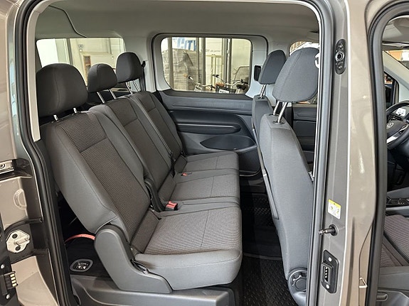 Volkswagen Caddy Maxi 4 of 6