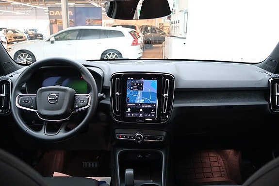 Volvo EX40 6 of 23