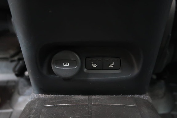 Volvo EX40 8 of 23