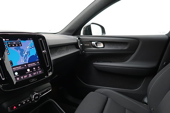 Volvo EX40 18 of 23