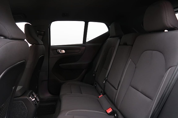 Volvo EX40 5 of 23
