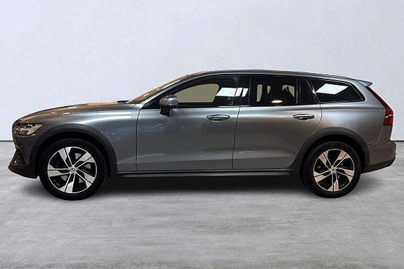 Volvo V60 Cross Country 2 of 14