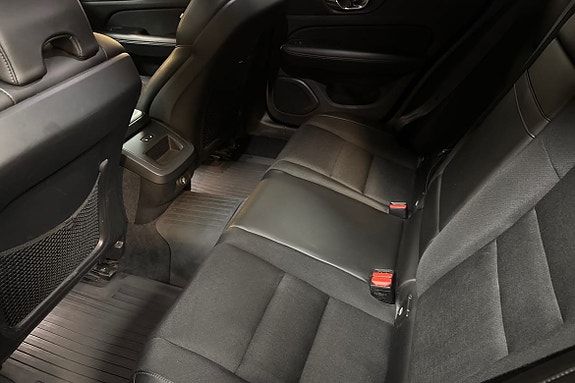 Volvo V60 Cross Country 12 of 14