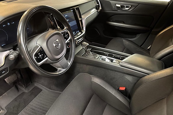 Volvo V60 Cross Country 8 of 14
