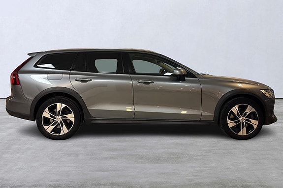 Volvo V60 Cross Country 3 of 14