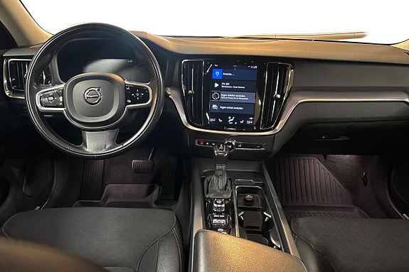 Volvo V60 Cross Country 9 of 14