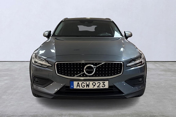 Volvo V60 Cross Country 7 of 14