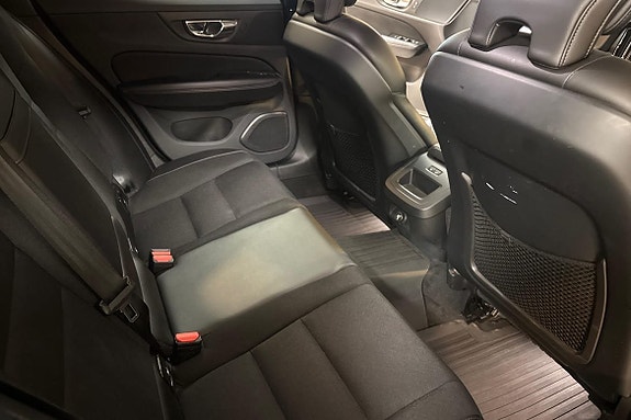 Volvo V60 Cross Country 11 of 14