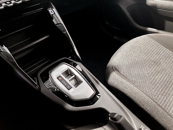 Peugeot 208 10 of 15