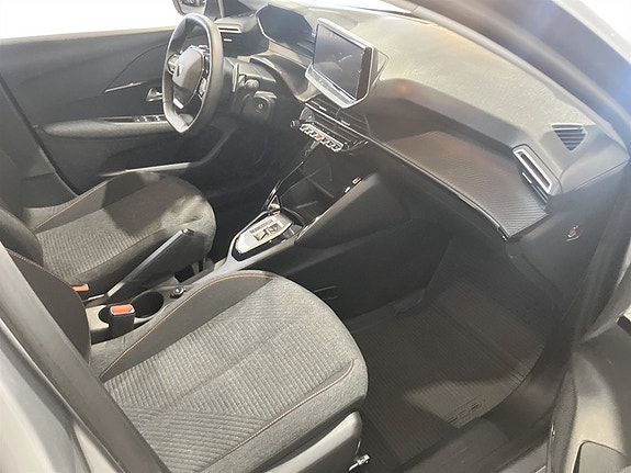 Peugeot 208 11 of 15