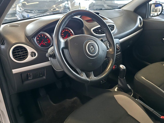 Renault Clio 7 of 9