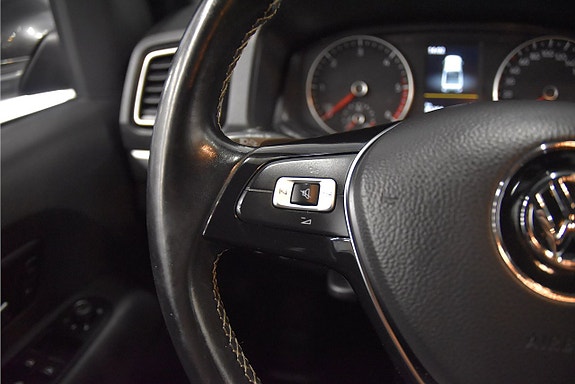 Volkswagen Amarok 11 of 24