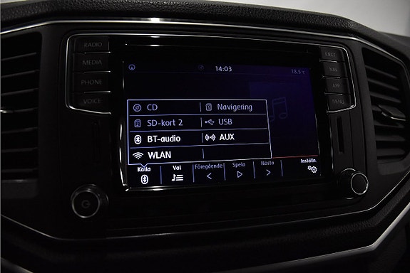Volkswagen Amarok 18 of 24