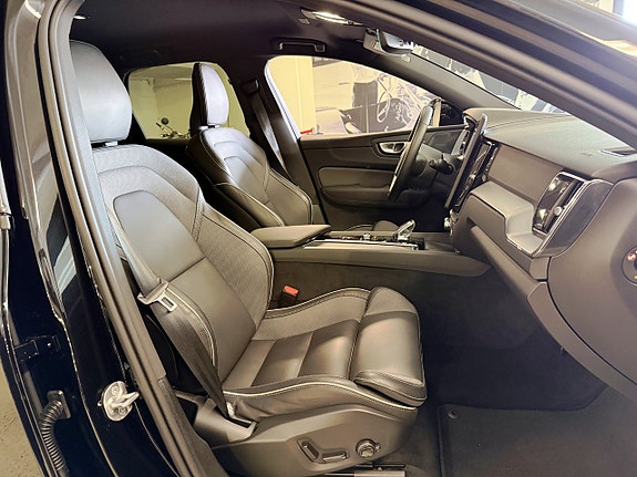 Volvo XC60 10 of 25