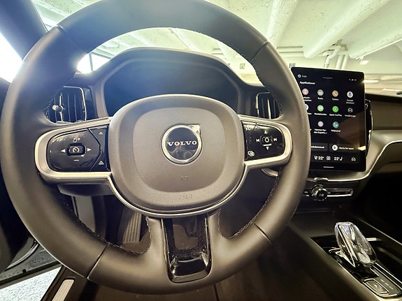 Volvo XC60 13 of 25