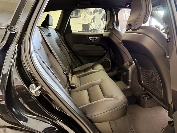 Volvo XC60 12 of 25
