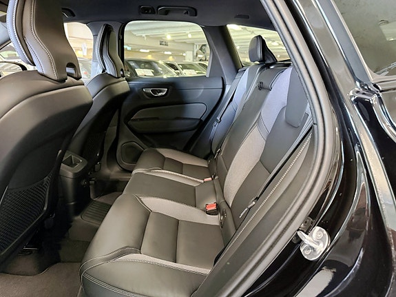 Volvo XC60 11 of 25