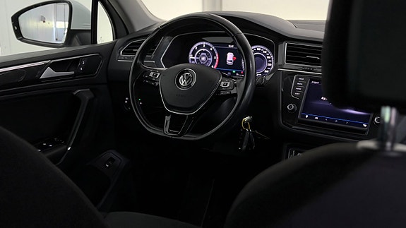 Volkswagen Tiguan 12 of 22