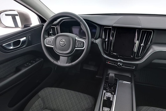 Volvo XC60 8 of 17