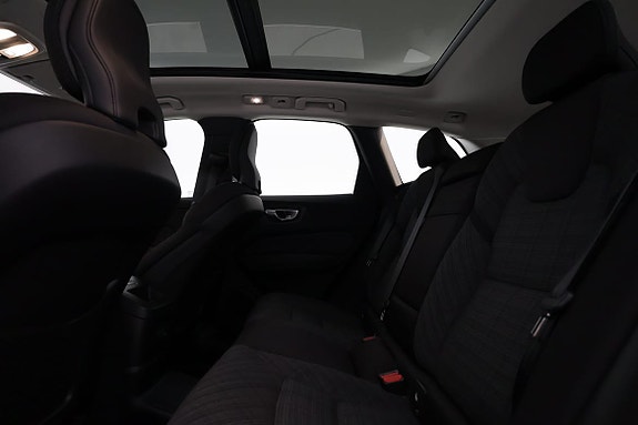 Volvo XC60 10 of 17