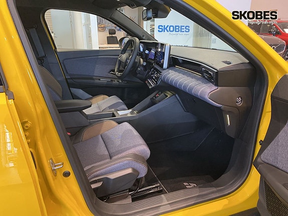 Renault 5 E-Tech 10 of 19