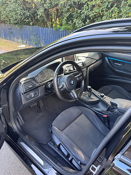 BMW 320d 4 of 6