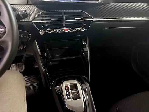 Peugeot 208 10 of 14