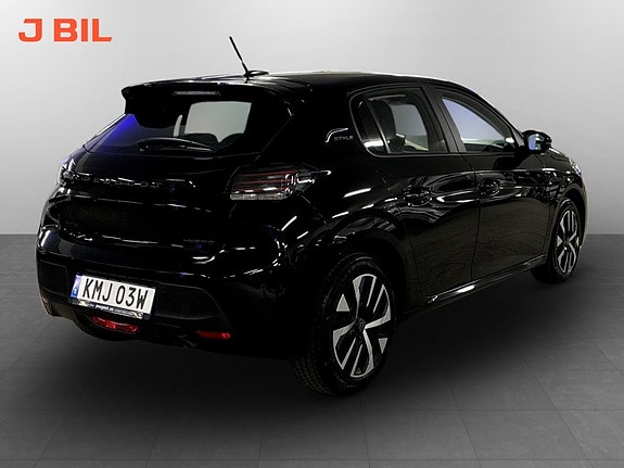 Peugeot 208 3 of 14