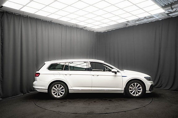 Volkswagen Passat 6 of 23