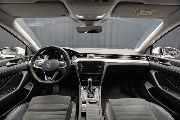 Volkswagen Passat 13 of 23