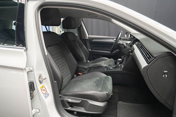 Volkswagen Passat 16 of 23