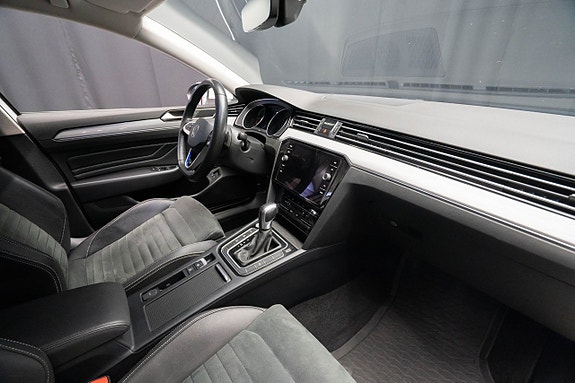 Volkswagen Passat 14 of 23