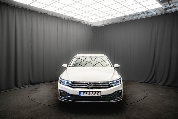 Volkswagen Passat 4 of 23