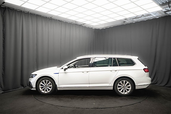Volkswagen Passat 10 of 23