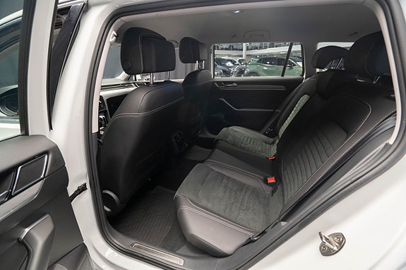 Volkswagen Passat 19 of 23