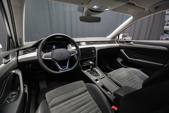 Volkswagen Passat 11 of 23