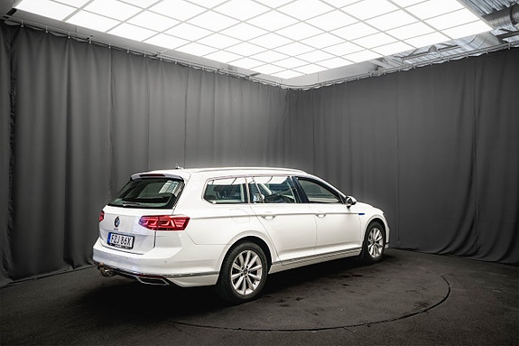 Volkswagen Passat 7 of 23