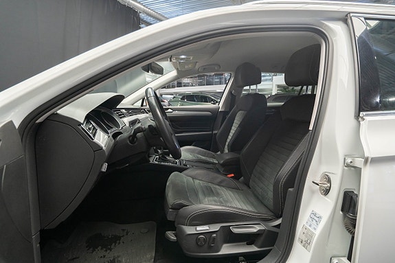 Volkswagen Passat 15 of 23