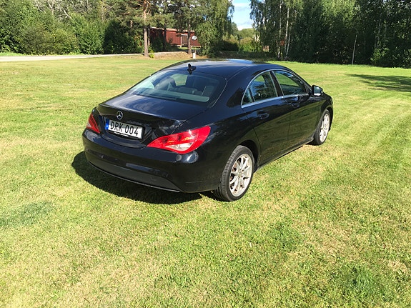 Mercedes-Benz CLA200 3 of 4