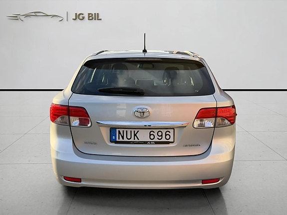 Toyota Avensis 6 of 17