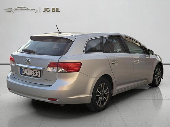 Toyota Avensis 8 of 17