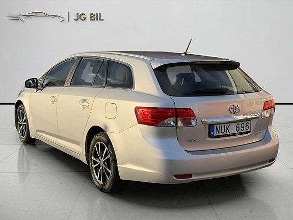 Toyota Avensis 4 of 17